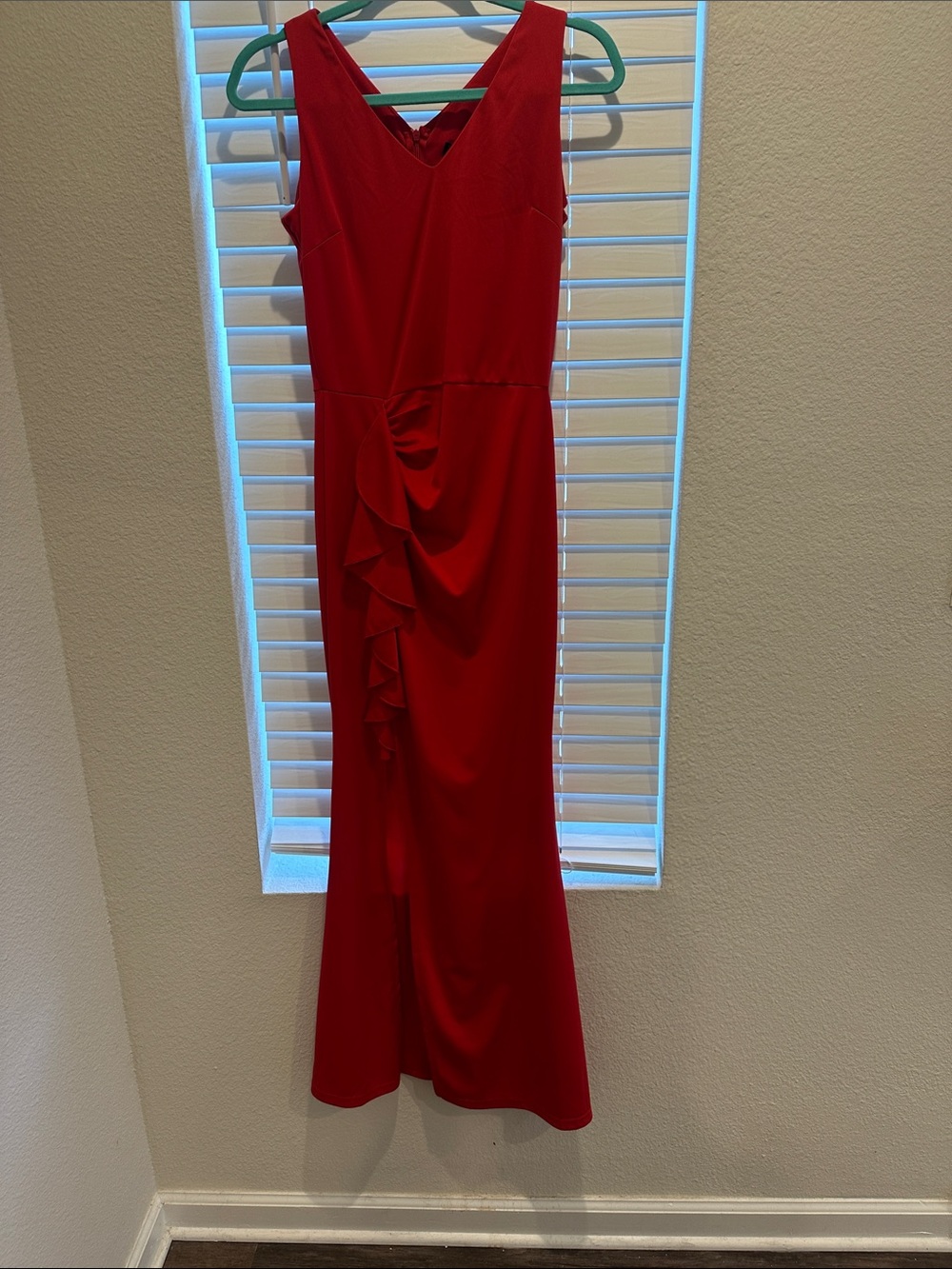 Elegant Red V-Neck Ruffled Evening Dress